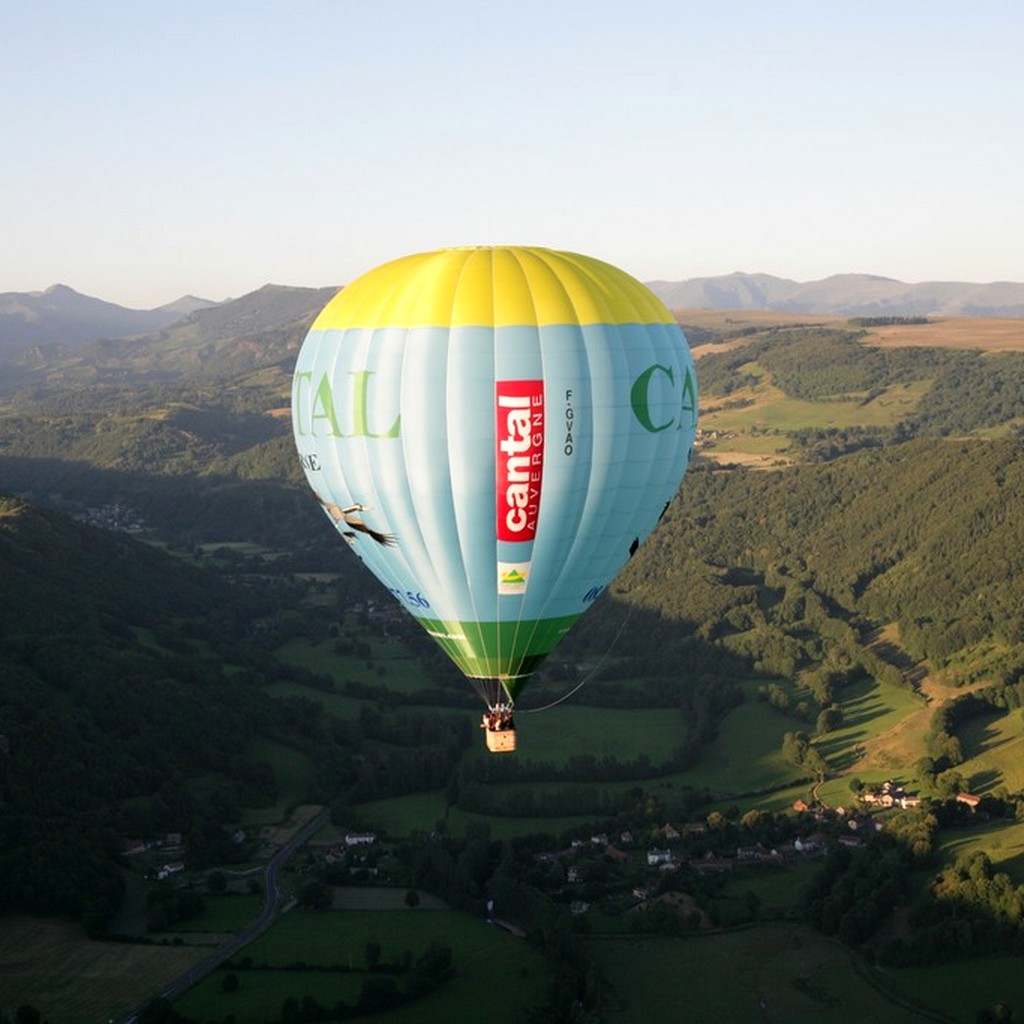 Vol En Montgolfière Volcan Cantal Auvergne